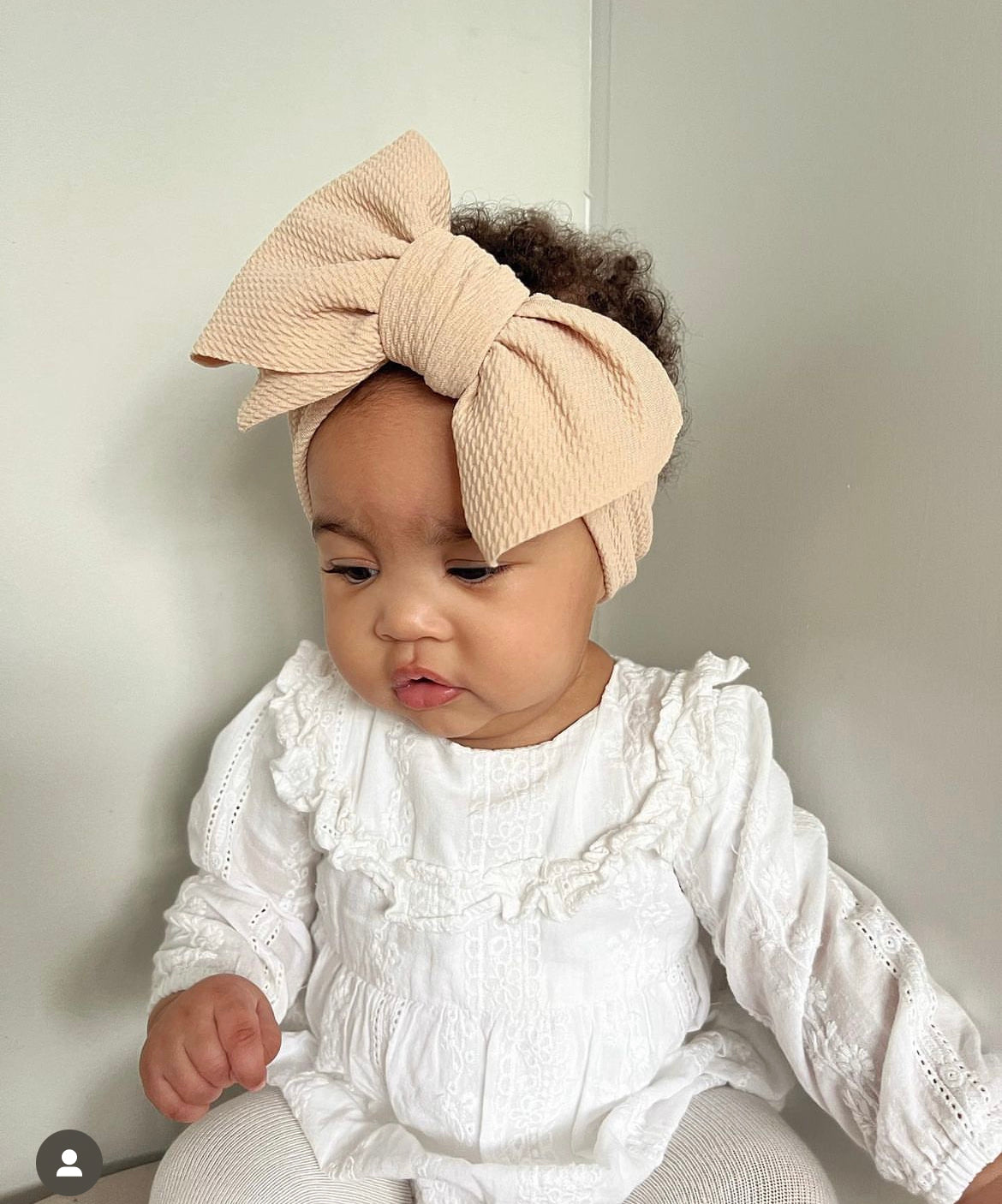 Huge bow best sale on baby